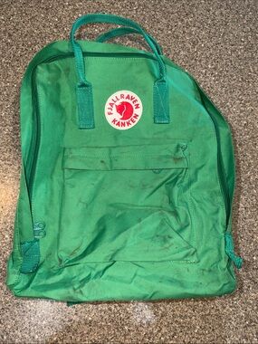 Fjallraven Kanken Classic Backpack in Green